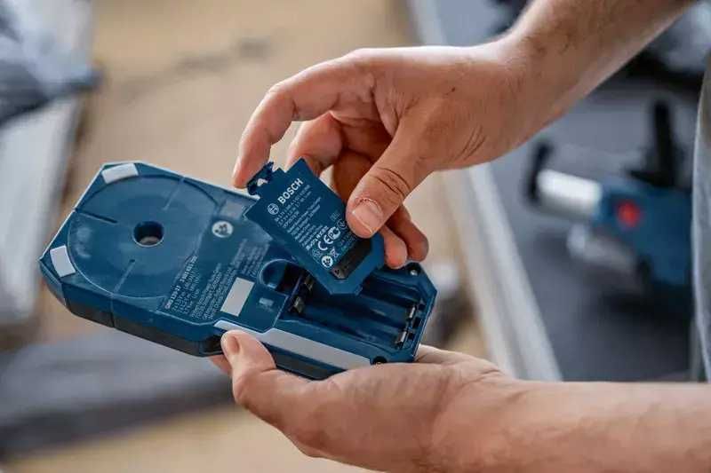 ПРОМОЦИЯ!Детектор за кабели, метал и дърво Bosch GMS 120-27