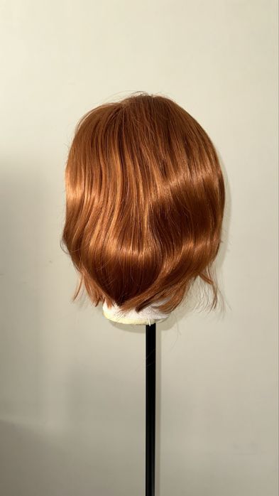 Къса обемна рижава перука