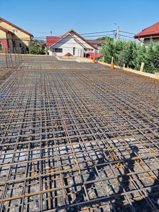 Constructor case la rosu
