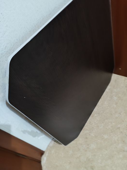 Стол обеденный в ОТЛИЧНОМ СОСТОЯНИИ!