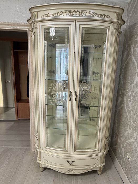 Сервант классический