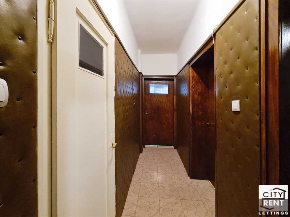 104380 Просторен апартамент с две спални в топ центъра на В. Търново