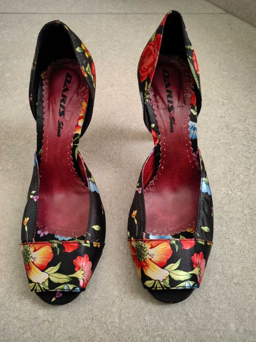 Нови дамски обувки на цветя, с отворени пръсти