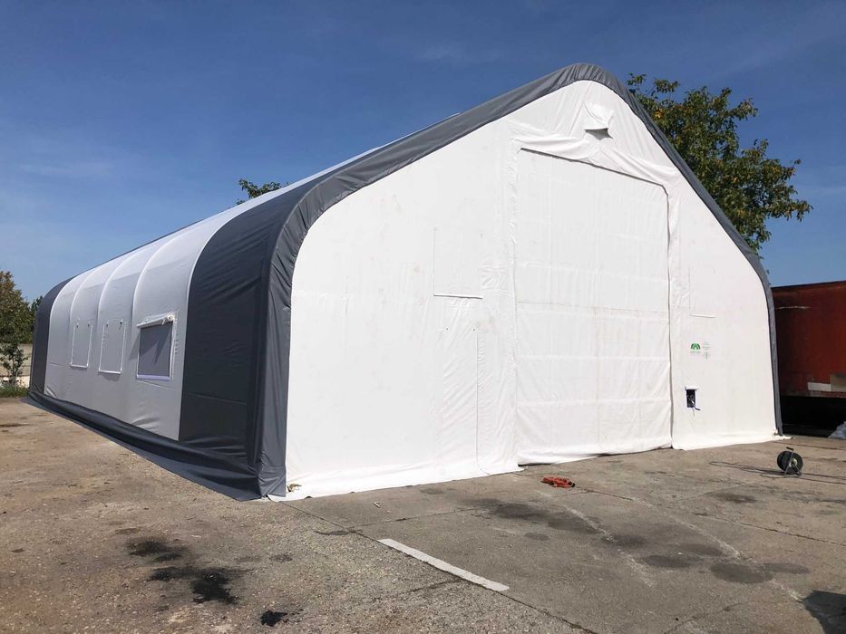 Cort industrial cu pereții înalte pentru depozitare