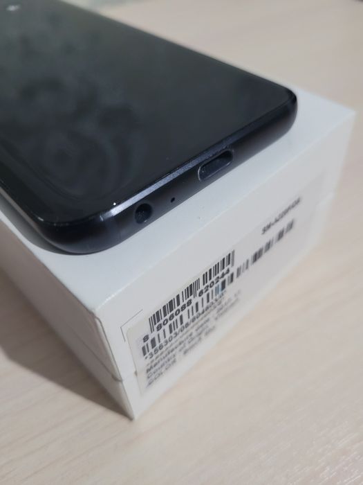 Продаю Samsung A3 (2017)