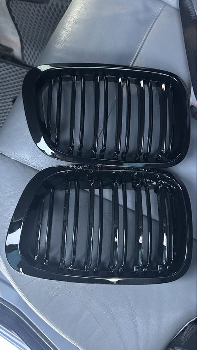 Ноздри е46 черный глянец