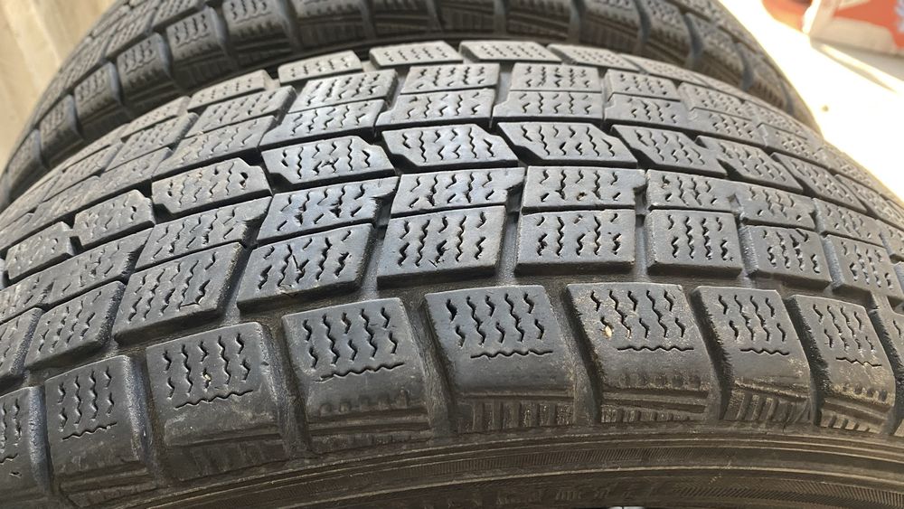 Шины Dunlop 195/60/15  2 шины