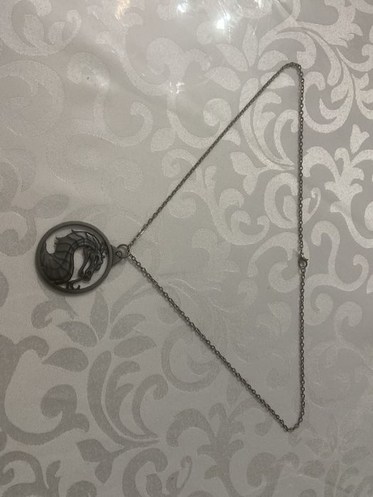 Продам кулон мортал комбат