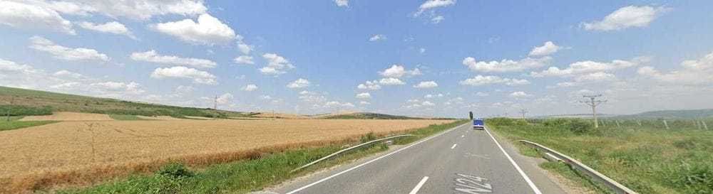 Vând teren cu deschidere la soseaua europeană E581