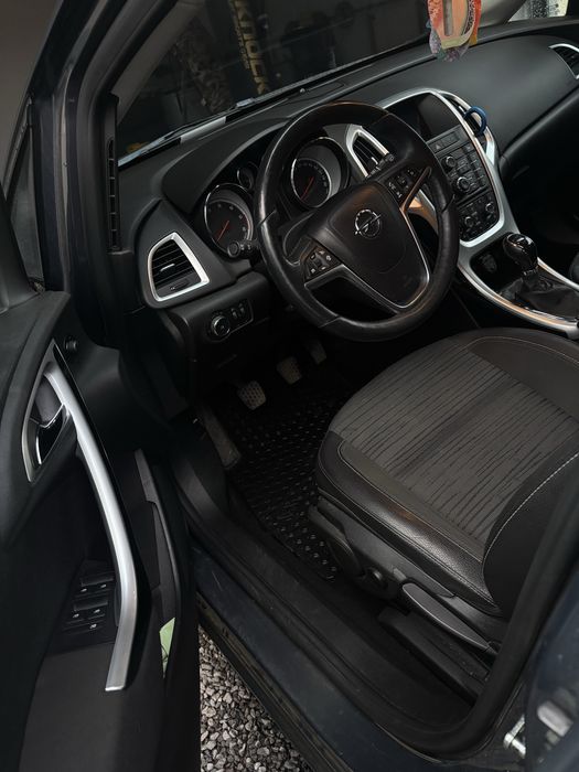 Opel astra-combi 2014