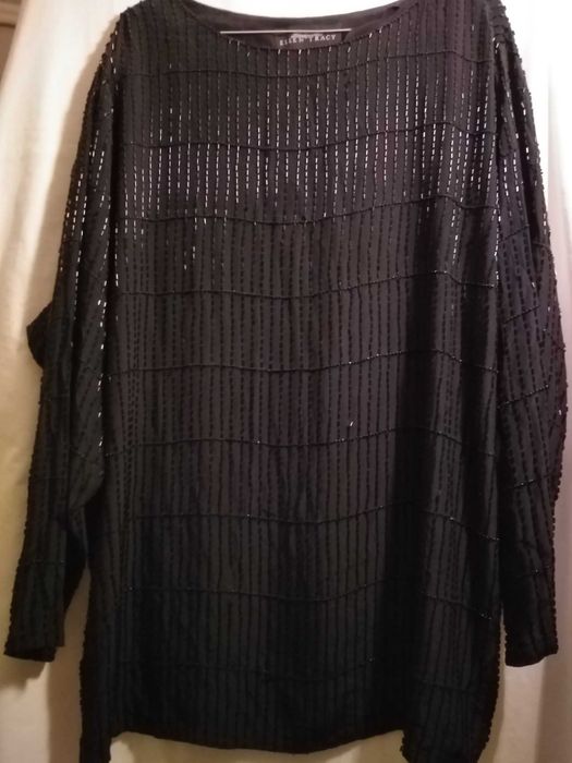 Bluza neagra cu margele aplicate