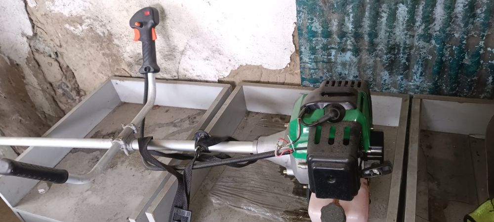 бензиновый триммер Stalker GBC1800.