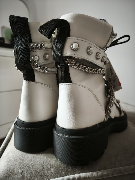 Ghete albe Zara din piele naturală mărimea 40