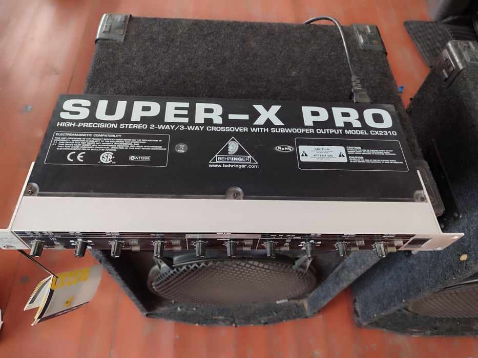 Пульт, кроссовер, 2та 300ваттли динамик корпуси билан сотилади