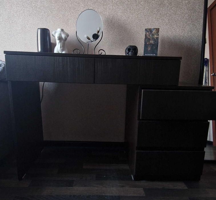 Рабочий/ туалетный стол