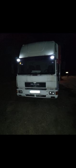 Camion apicol, vând sau schimb.