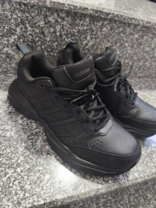 Дамски маратонки нови.