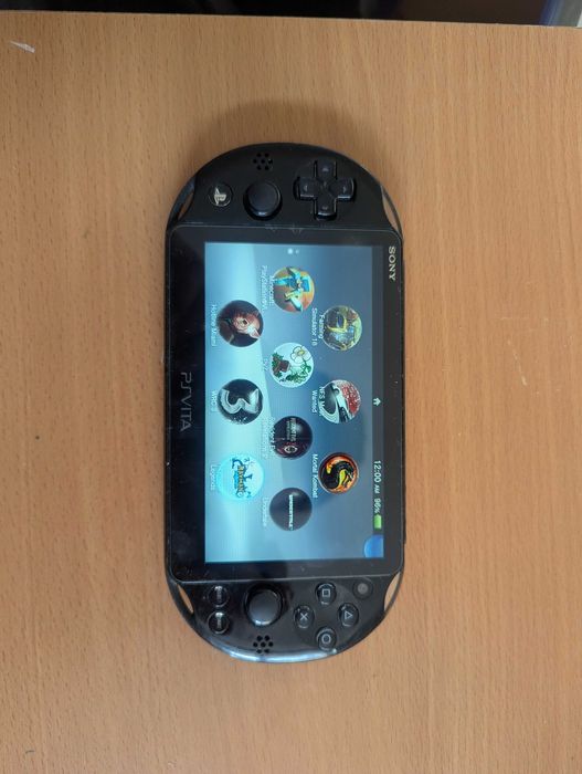 Playstation vita 2000.