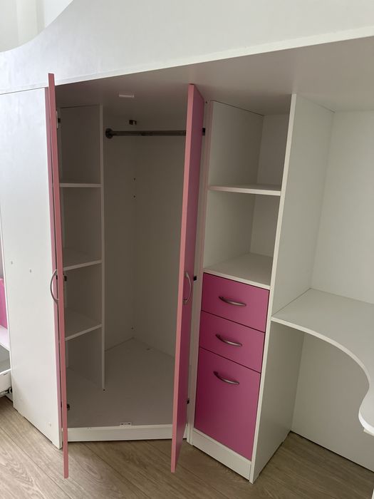 Продам кровать в детскую. Самовывоз.