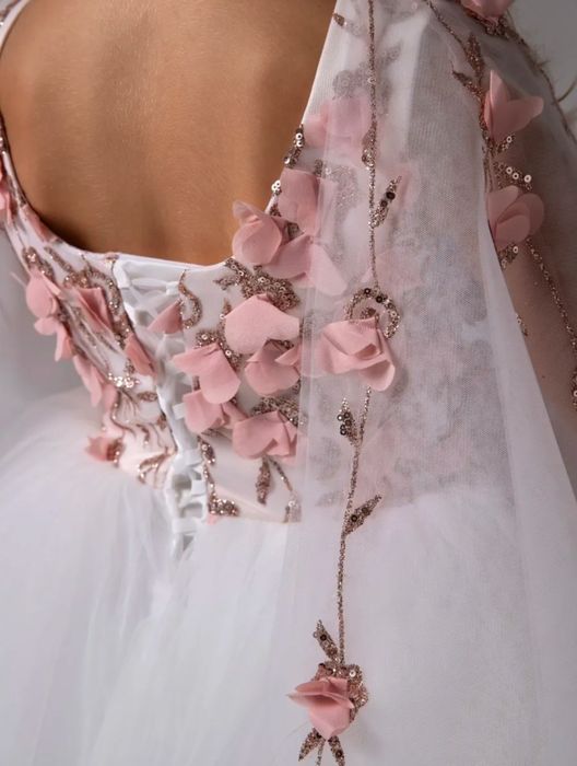 Продам шикарное платье для девочки