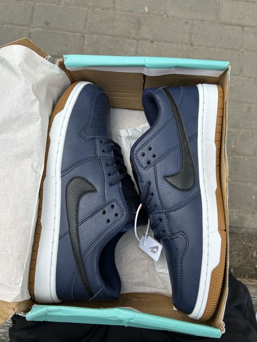 Крассовки Nike новые  темно синий
