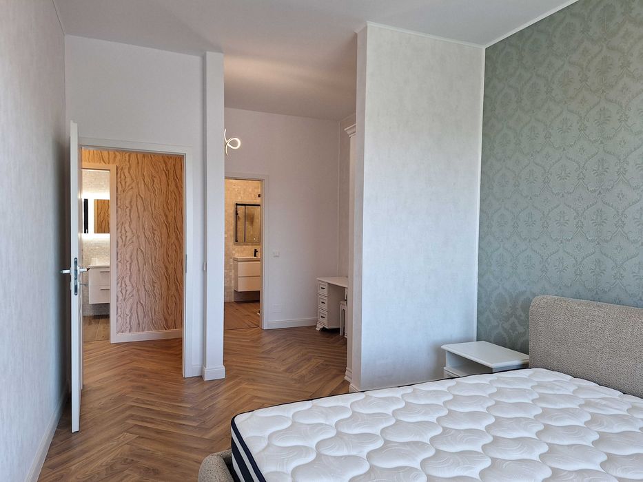 Apartament 3 camere lux, str Frunzisului