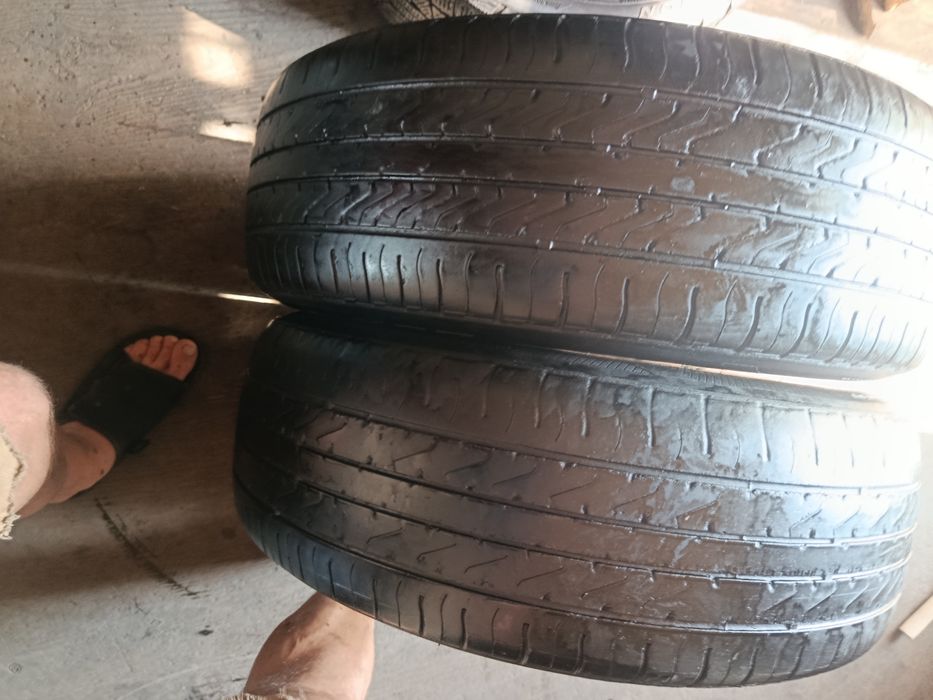Продам две покрышки r15