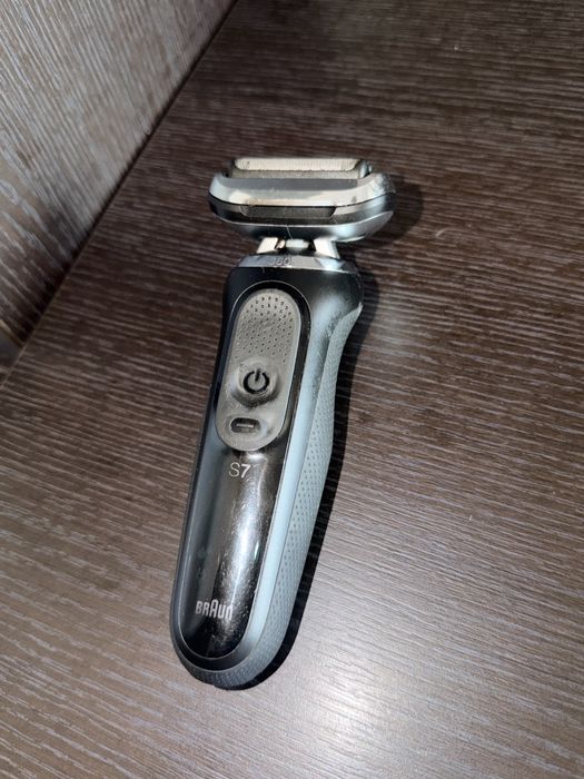 Vand shaver Braun s7 stare de functionare buna mici urme de uzura fara nici un defect merge exceptional