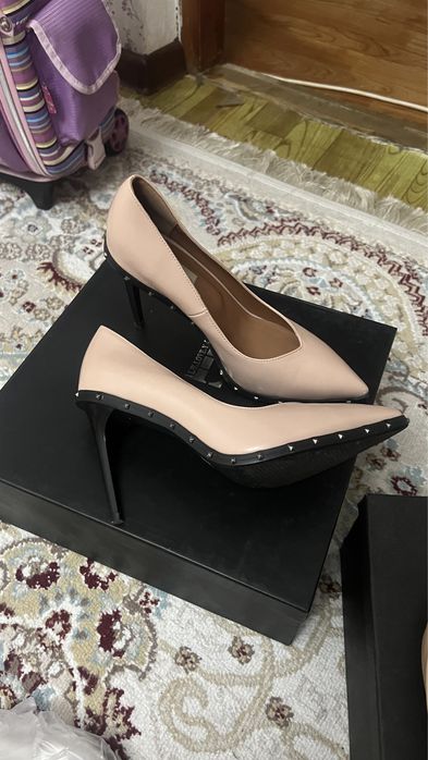 Туфли с камнями очень красивыц