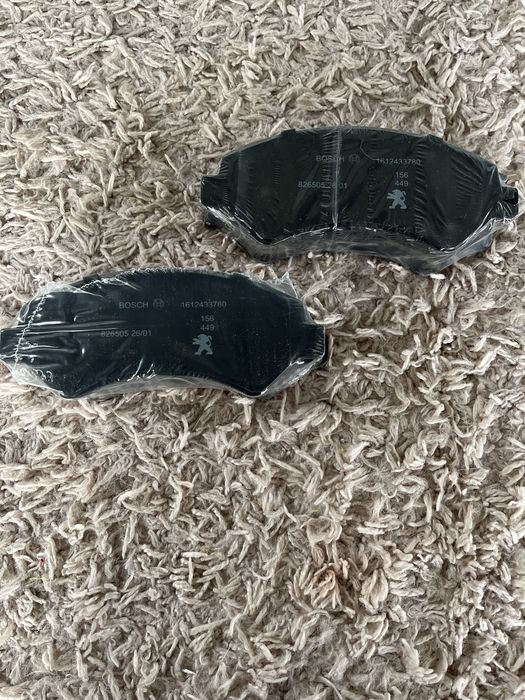 Набор передних тормозных колодок