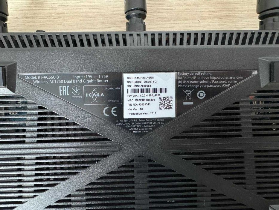 Router Gigabit Dual Band Wireless AC1750 ASUS RT-AC66U 3 antene