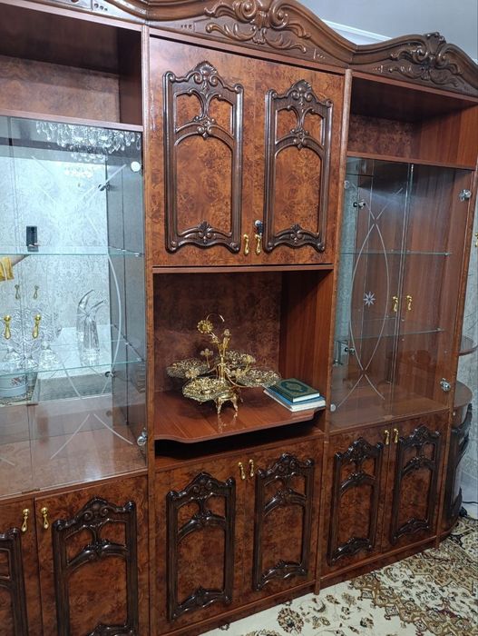 Срочно продается сервант горка
