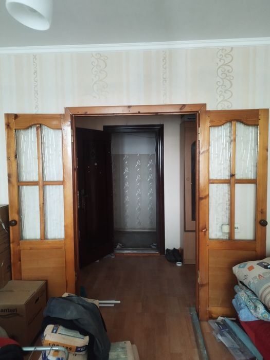 Двери деревянные лакированные