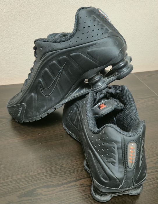 Маратонки NIKE SHOX R4