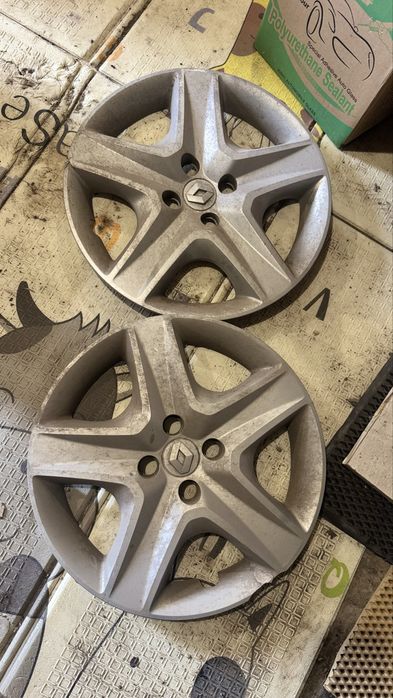 2 колпака на Рено Сандеро