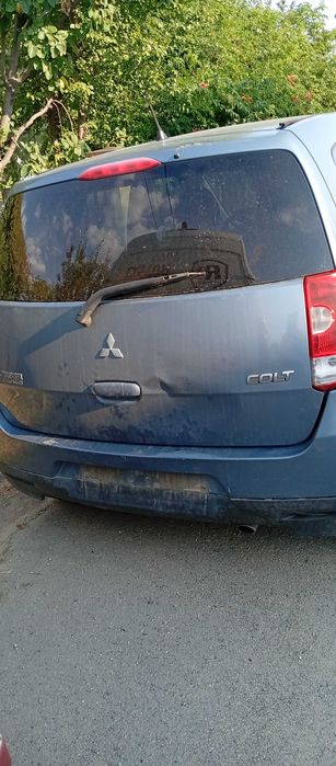 Vând epavă Mitsubishi Colt