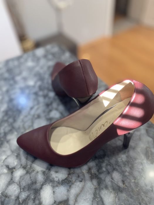 Обувки стилето .