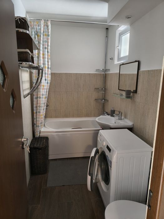 Închiriez apartament