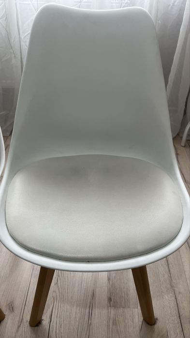 Стулья белые для дома и дачи 2 шт.