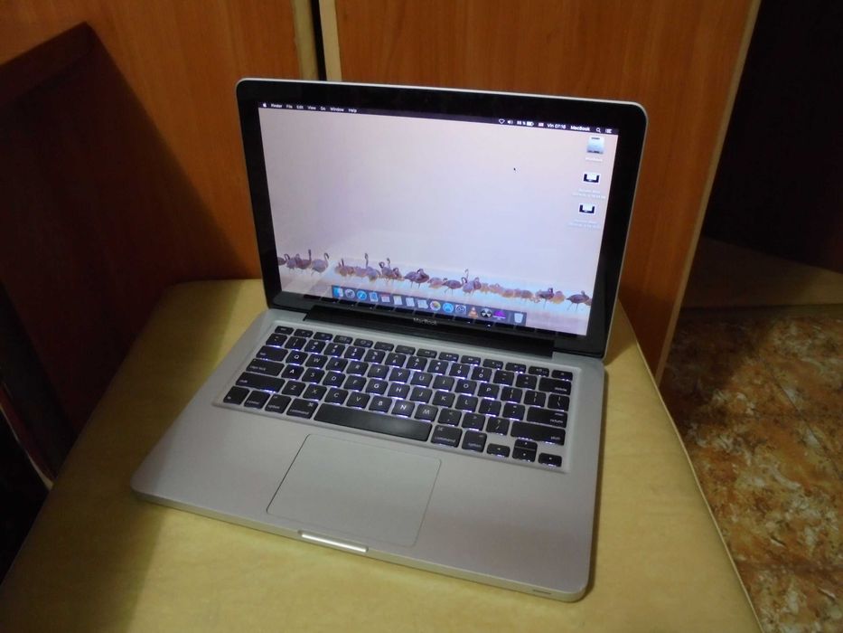 Apple MacBook Air 13-inch,8GB,DD3,2,4-Ghz.Pret-700 Lei .