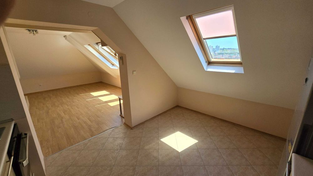 Продава се Тристаен апартамент в Варна, Цветен квартал - 77 кв.м за 1252 €/кв.м - Снимка #1