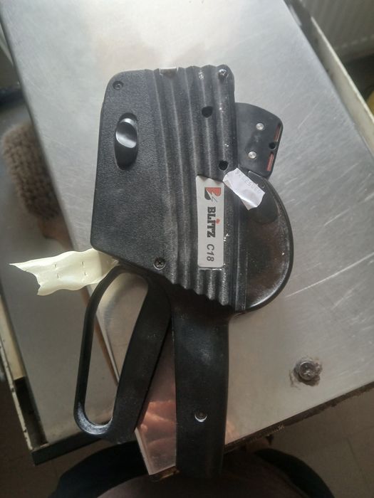 Pistol etichete preț