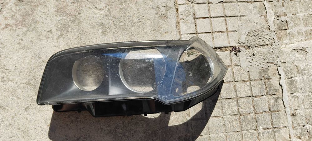 Продавам ксенонов фар БМВ Е83 на части