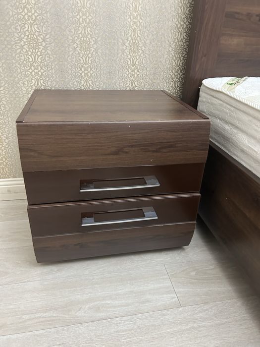 Спальный гарнитур, две тумбочки