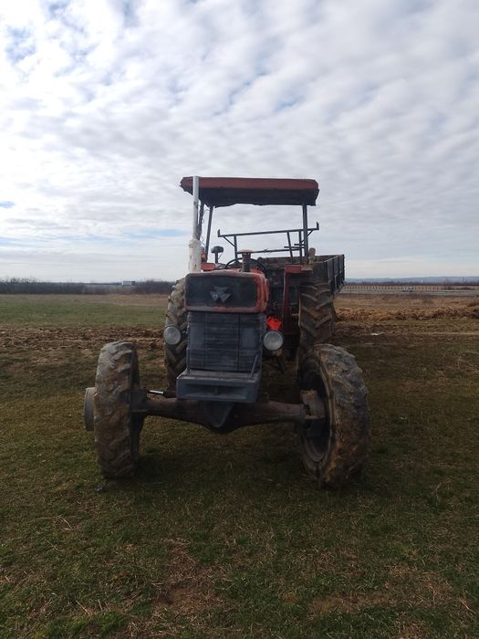 Vând tractor Massey Ferguson