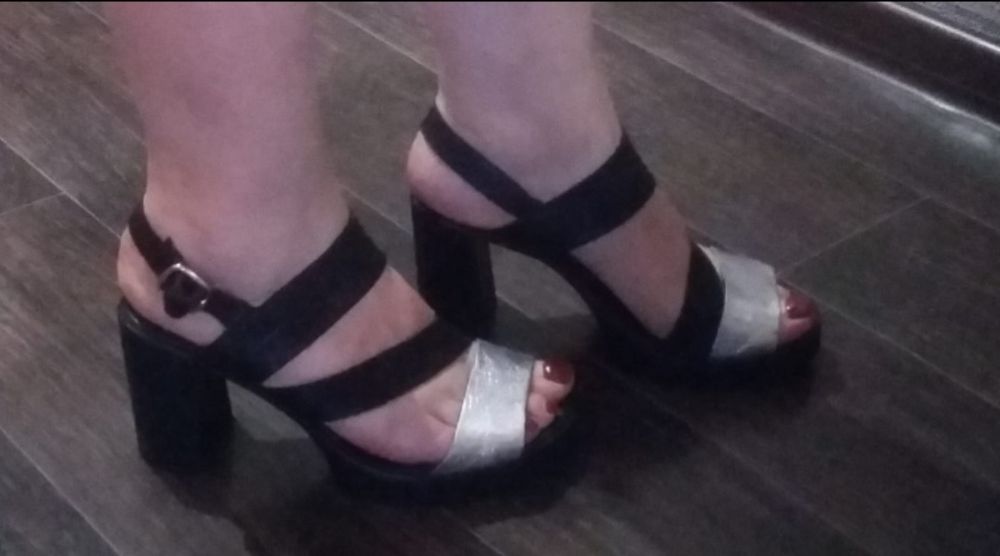 Продам босоножки