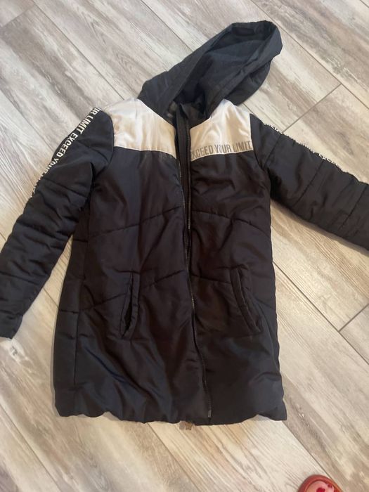 Продается куртка на девочку