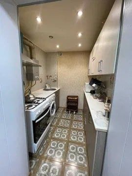 Срочно Продаётся Мирабад 3/5/5 с мебелью техникой ремонт средний !