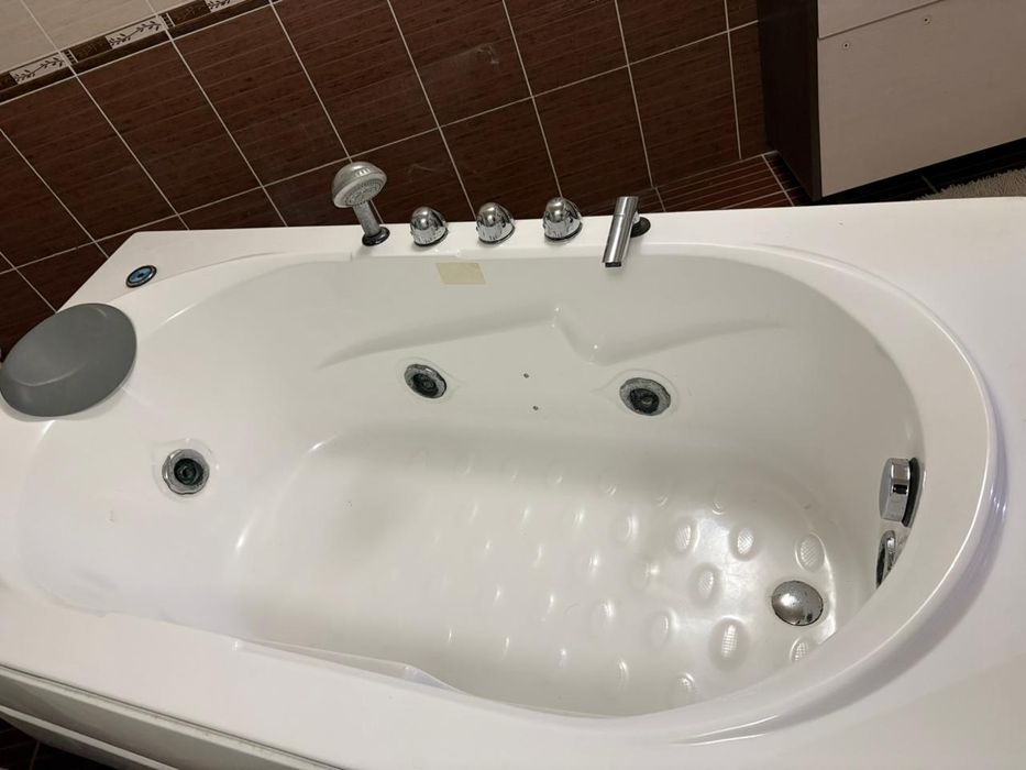 Ванна с джакузии