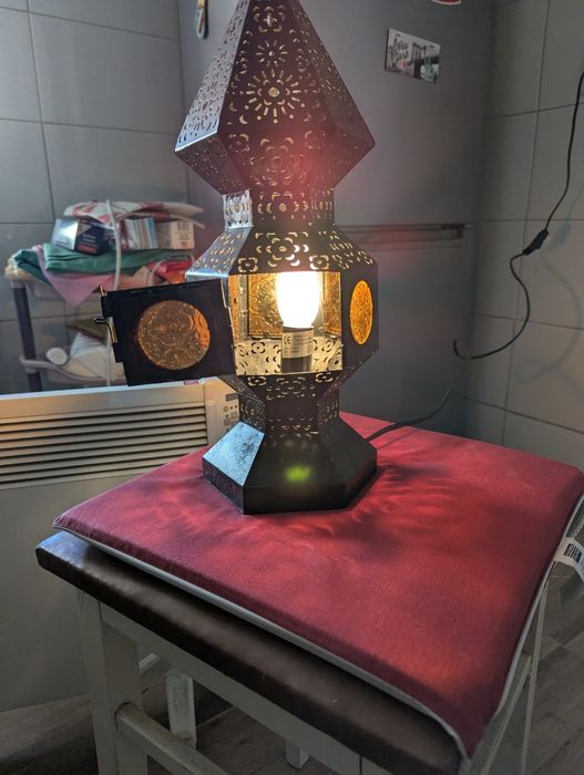 Lampa veghe structura metalică